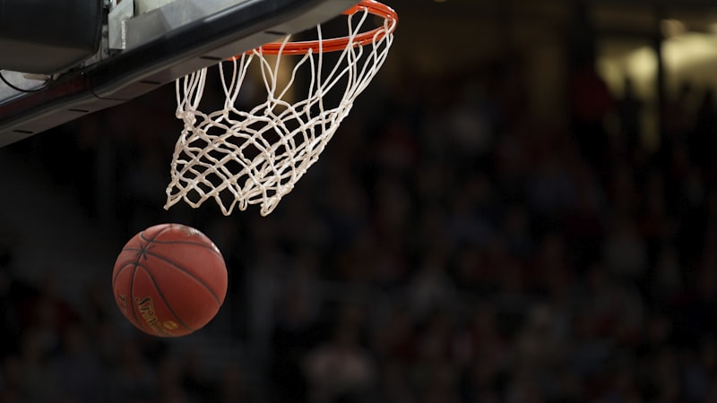 NBA篮球赛事直播画面 - 洛杉矶湖人队对阵金州勇士队